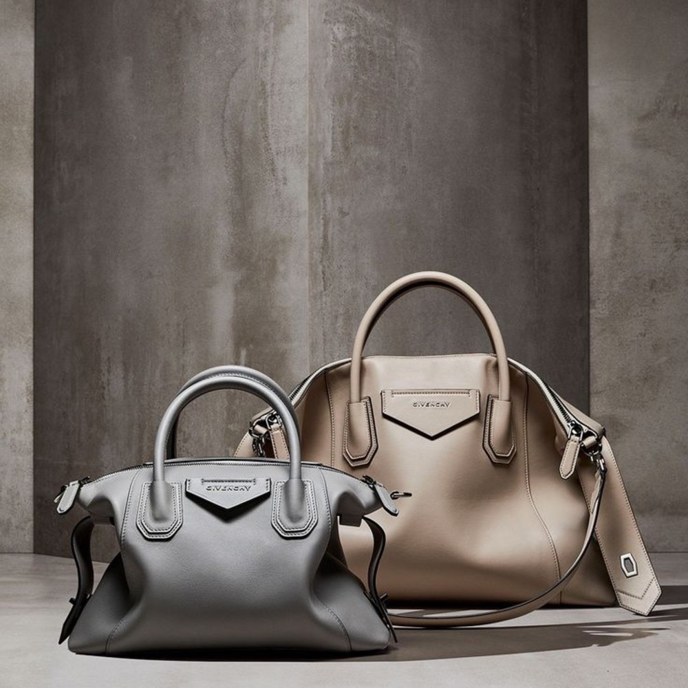 🆕 GIVENCHY Soft Calfskin Small Soft Antigon in Pearl Grey - Picture 2 of 16